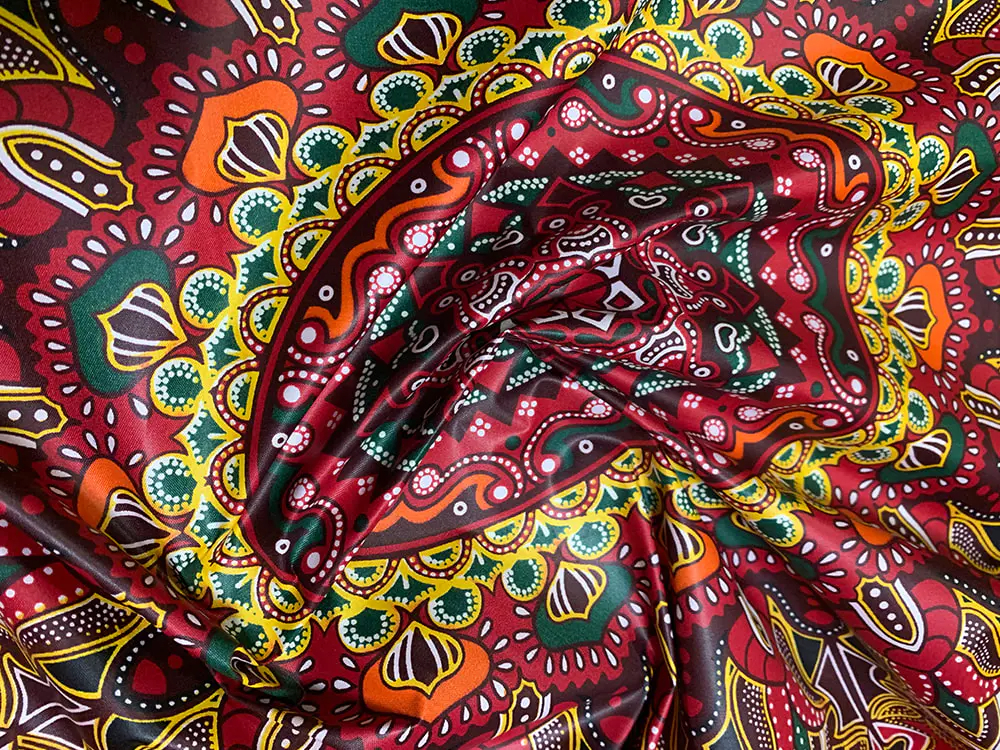 Aké sú jedinečné vlastnosti Polyester African Wax Fabric v porovnaní s tradičnou africkou batikovanou látkou?